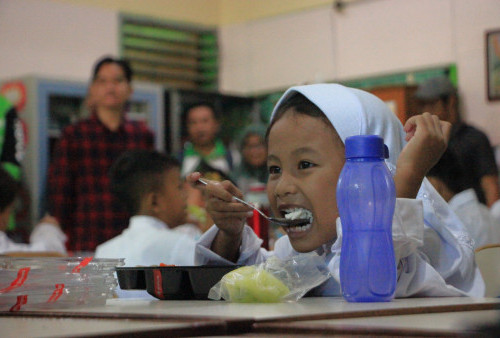 Uji Coba Makan Gratis sudah Jalan 2 Minggu di SDN Klampis Ngasem III, Tiap Hari 300 Porsi