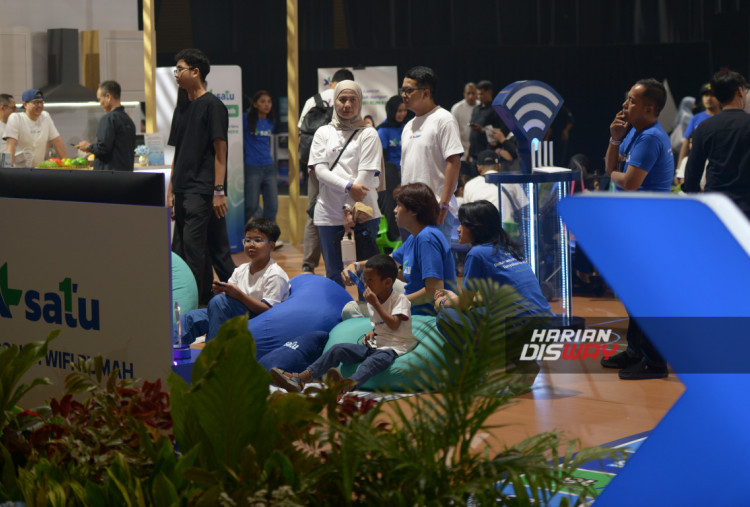 Sepanjang tahun pertama operasionalnya, XLSMART mencatat pertumbuhan pendapatan sebesar 23% secara tahunan pada akhir 2025. Kinerja ini didukung oleh proses integrasi yang lebih cepat dari rencana, sehingga mendorong efisiensi operasional, konsolidasi jaringan, serta peningkatan kualitas layanan yang kini menjangkau lebih dari 73 juta pelanggan di seluruh Indonesia.