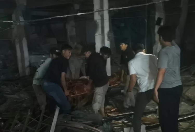 Ledakan Pasar Cimanggis Ciputat, Ada Korban Terjebak, Petugas Fokus Penyelamatan!