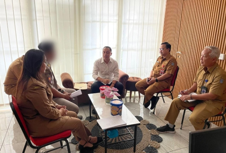 Sidak Kelurahan, Eri Temukan Pungli Pengurusan Adminduk