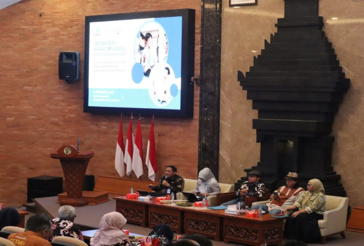 Peluncuran Kredo Kewijayakusumaan Warnai Seminar Literasi Nasional UWKS