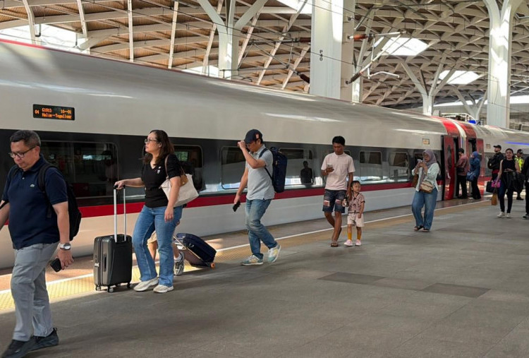 Lebih Satset, 301 Ribu Orang Pilih Naik Whoosh Mudik ke Kampung Halaman