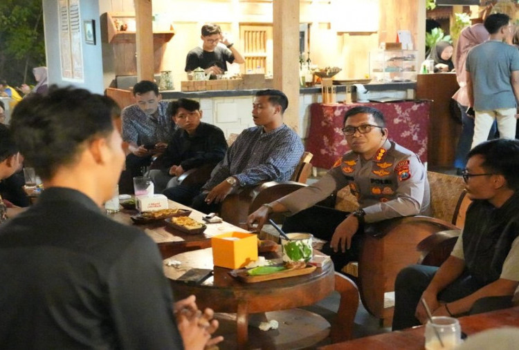 Ngopi Bareng Polresta Sidoarjo dan Mahasiswa: Sinergi Humanis Jaga Kamtibmas