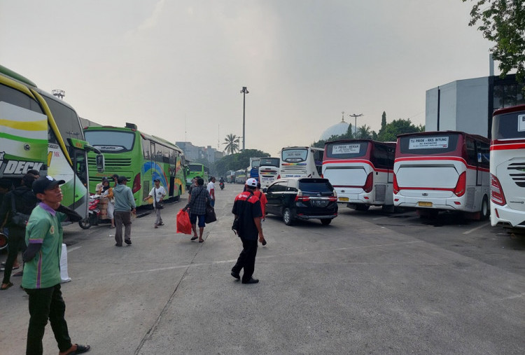 Libur Nataru, Gula Darah dan Tensi Pengemudi Bus Terminal Tanjung Priok Dicek