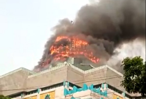 Damkar Tambah Pasukan Jadi 10 Unit dan 55 Personel Dikerahkan untuk Pemadaman Kebakaran Jakarta Islamic Center