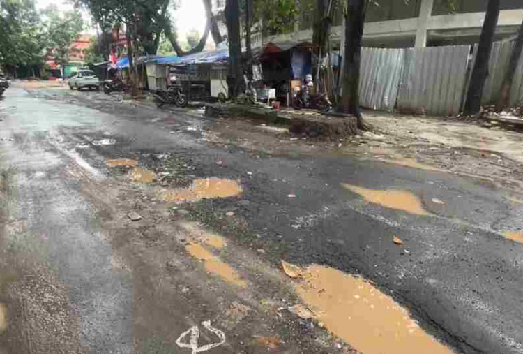 Alasan Wali Kota Bekasi Tak Langsung Langsung Perbaiki Jalan Berlubang Imbas Banjir