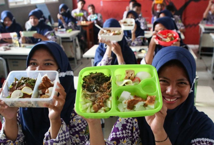 Grab dan OVO Gabung Program Makan Siang Gratis, Tuai Beragam Reaksi