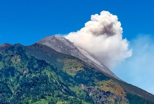 Gunung Merapi Semburkan Guguran Lava Pijar Sebanyak 10 Kali, Status Level Siaga