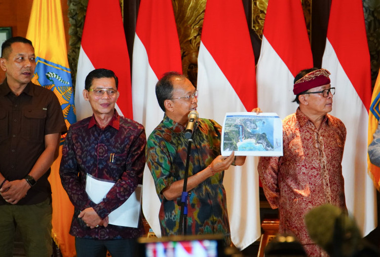 Gubernur Koster: Lift Kaca Pantai Kelingking Langgar Lima Regulasi!