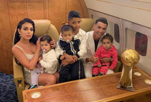 Masa Depan di MU Tak Jelas, Ronaldo Malah Mau Jual Jet Pribadinya, Berapa?