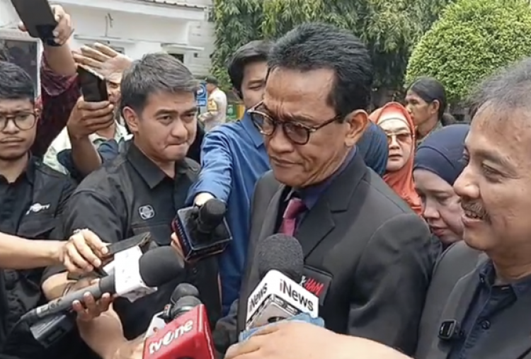 Surat Terbuka Untuk Jokowi dari Refly Harun: Hadiri Sidang Pembuktian Pekan Depan!