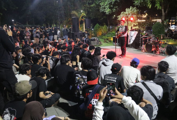Galang Solidaritas untuk NTT dan Kalimantan dengan Senandung Pelita di Taman Apsari 