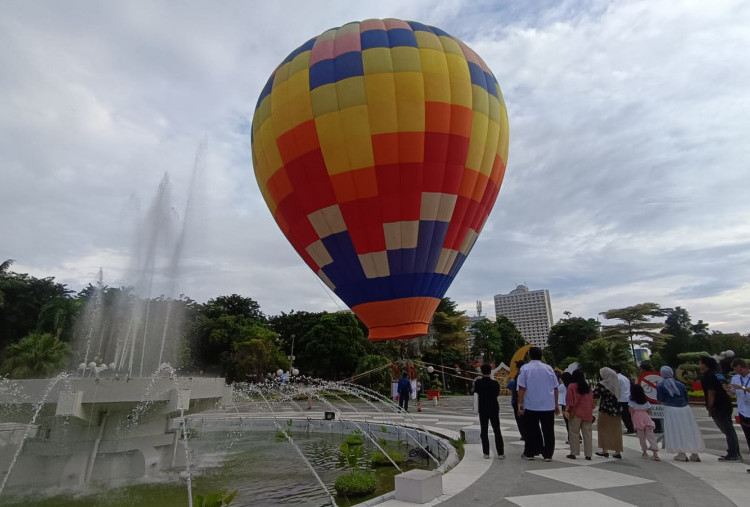 Buka JConnect Ramadan Vaganza 2026, Balon Udara Terbangi Langit Balai Kota Surabaya
