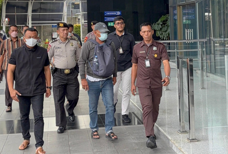 Kena OTT, Bupati Ponorogo Sugiri Sancoko Pilih Bungkam saat Tiba di Gedung Merah Putih KPK 