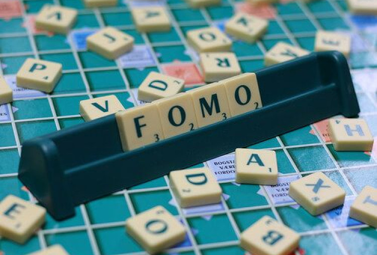 Takut Ketinggalan Konser? Fenomena FOMO Jadi Ajang Gengsi di Media Sosial