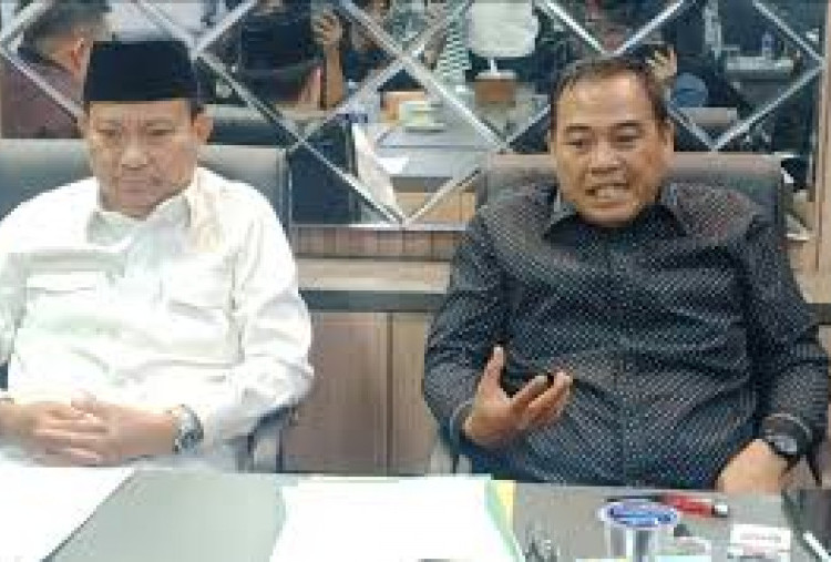 Anggota DPRD Lampung Kempeskan Ban Mobil Mahasiswi