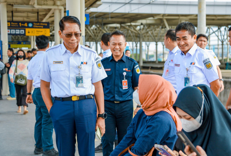 Dirut KAI Sidak Stasiun Manggarai, Kartu Disabilitas Siap Ubah Wajah Transportasi Publik!