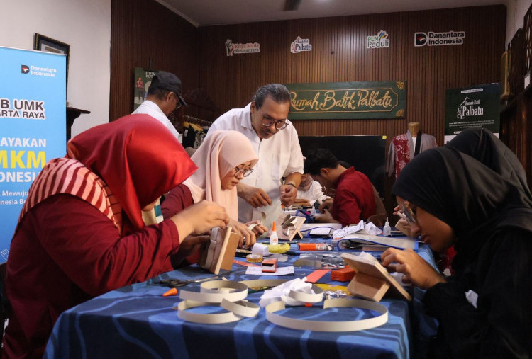 PLN UID Jakarta Raya Cetak Pembatik Muda, Perkuat Ekosistem UMKM Kreatif Lewat Program TJSL