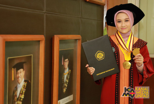 Wow! Mojang Asal Tasikmalaya ReinVidya Banafsha Jadi Wisudawan Termuda Fakultas Kedokteran Unpad