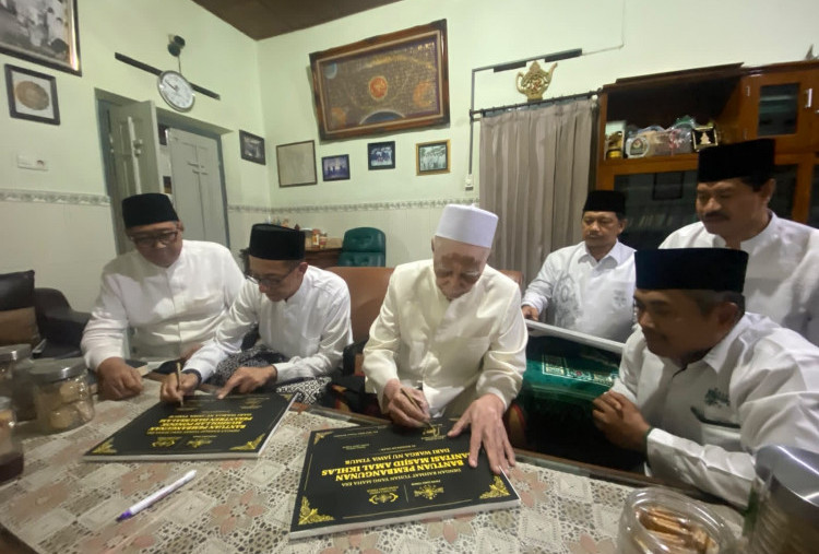 Awali Hari Santri 2026, PWNU dan LAZISNU Jatim Serahkan Bantuan Tujuh Bangunan untuk Korban Banjir Aceh