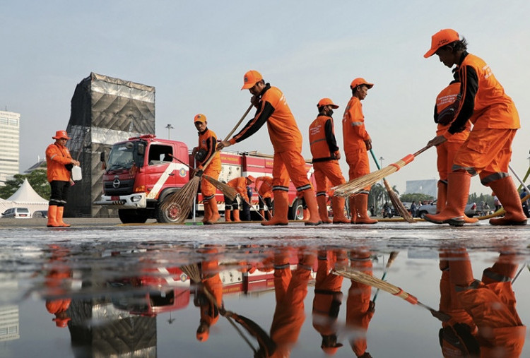 DLH DKI Bersihkan Jakarta dari 91,41 Ton Sampah Sisa Malam Tahun Baru 2026