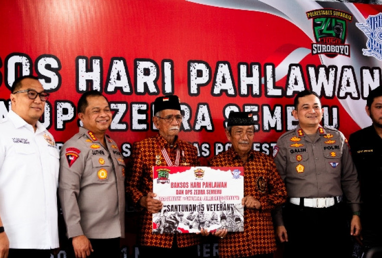 Peringati Hari Pahlawan dan Operasi Semeru, HDCI Surabaya Bagikan Voucher BBM ke Ratusan Pengemudi Ojol 
