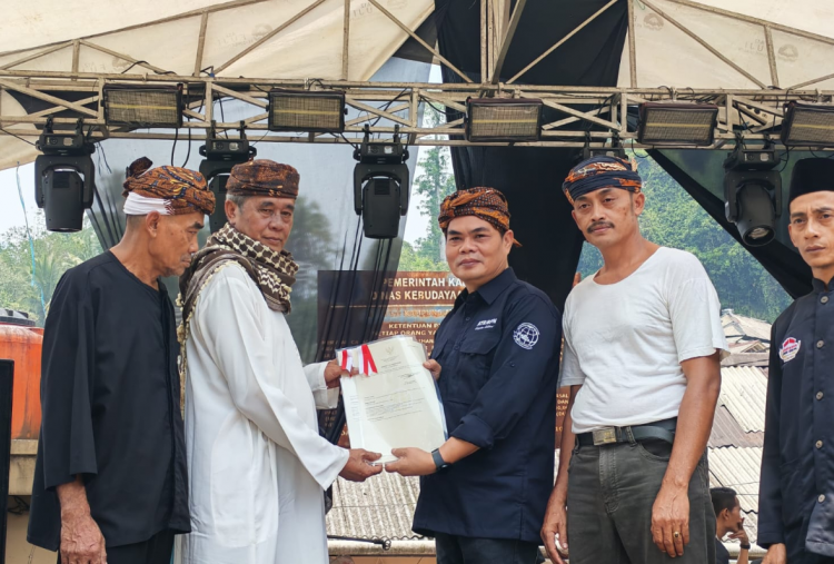 Belasan Tahun Menanti, Kampung Adat Urug Bogor Akhirnya Kantongi Sertifikat Komunal 18 Hektare