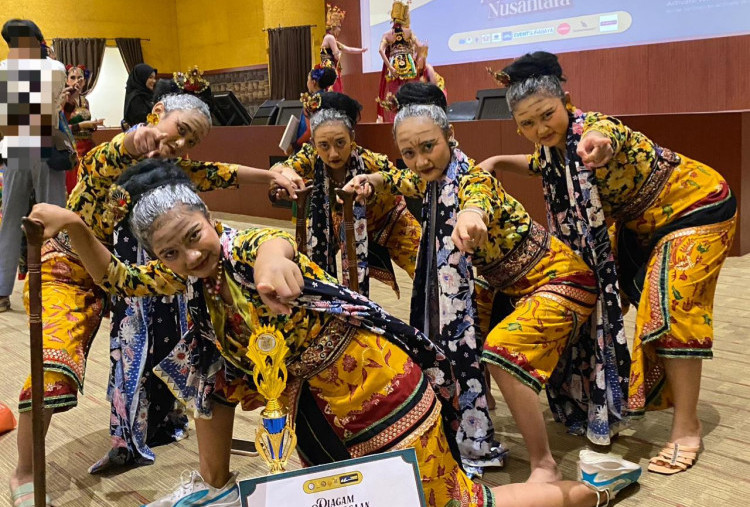 Mbokne Sarip, Tari Kreasi SMAN 1 Porong Raih Juara 1 di Festival Budaya FIB Unair 2025