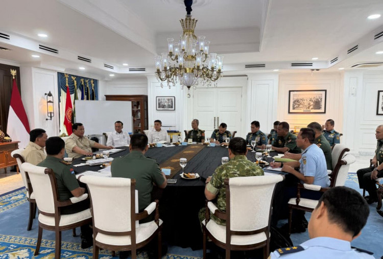 Prabowo Bertemu Pimpinan TNI di Istana, Bahas Strategi Pertahanan RI