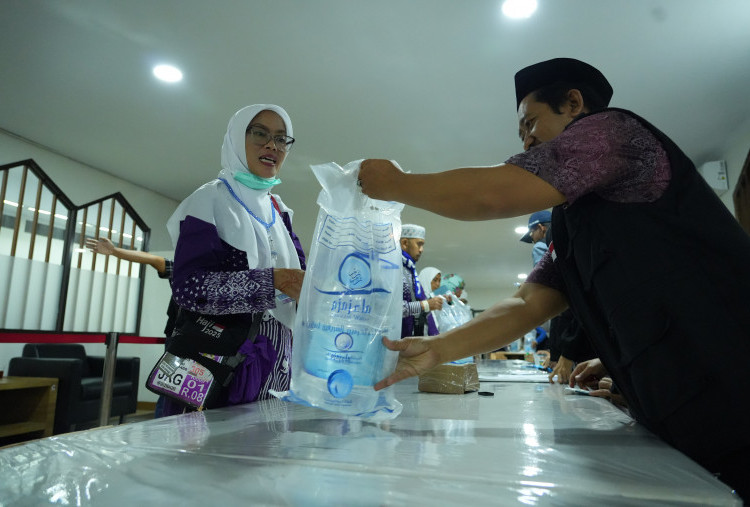 Fase Kepulangan Jamaah Haji, Ini Skema Pembagian Air Zamzam di Asrama Haji