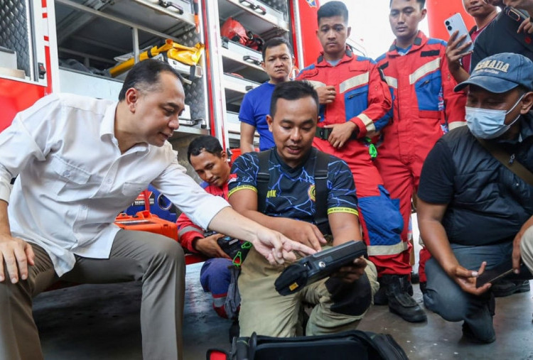 Kisah Heroik Tim Rescue Surabaya Evakuasi Santri Ponpes Al-Khoziny di Tengah Puing Beton