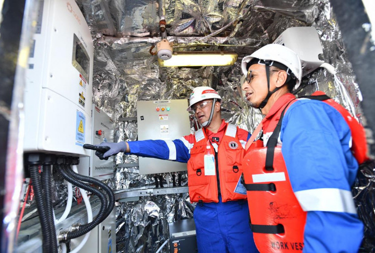 Pertamina Pasang PLTS di Kapal Pengangkut Minyak, Pangkas Emisi 79 Ton Karbon per Tahun