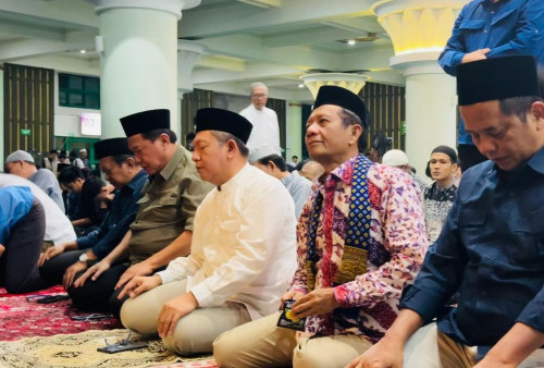 Mahfud MD Shalat Tarawih Pertama di Yogyakarta