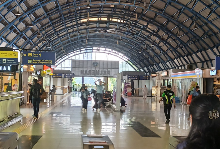 Mahasiswa Berdemo di DPR, KAI Commuter Pastikan Layanan Tetap Beroperasi