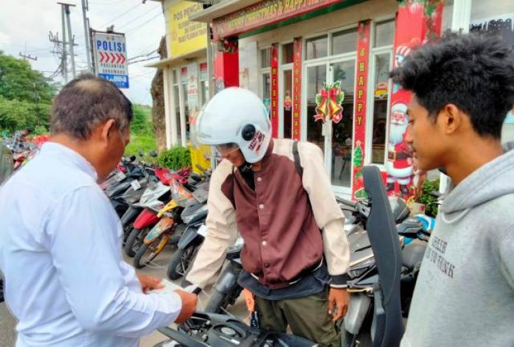 Razia Kendaraan di Pos Polisi Suramadu untuk Antisipasi Gangguan Kamtibmas