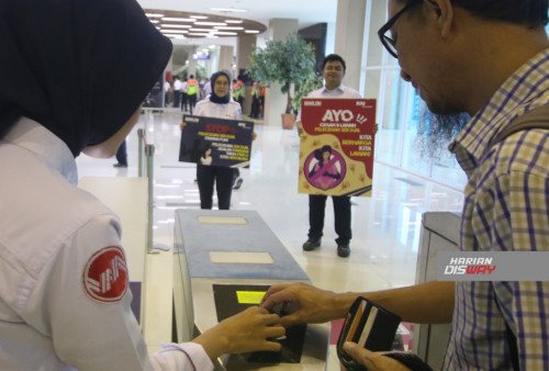 KAI Commuter kembali melakukan kegiatan “Sosialisasi Setop Pelecehan di Transportasi Publik.” Kegiatan ini merupakan rangkaian HUT KAI Commuter ke-16 dan dilakukan di area Stasiun BNI City, Senin (2/9). Foto: Raka Denny / Harian Disway