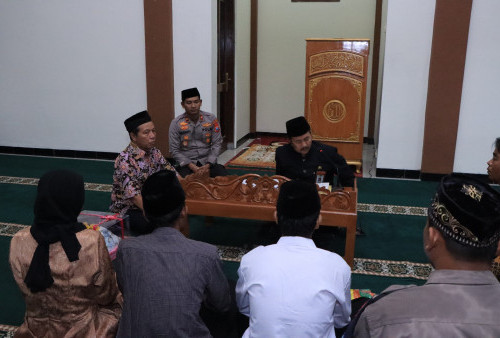 Seorang Tahanan Kasus Pencabulan Menikahi Pujaan Hati di Masjid Polres Ngawi 