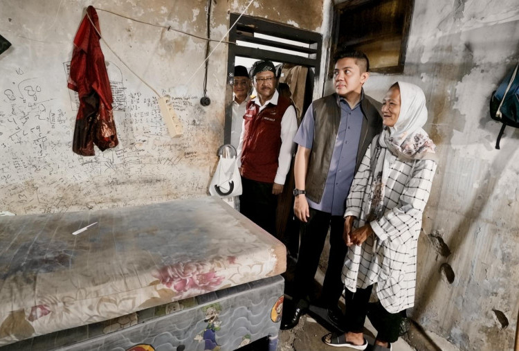 Saat Seskab, Mensos, dan MenPU Lihat dari Dekat Rumah Galih, Calon Siswa Sekolah Rakyat