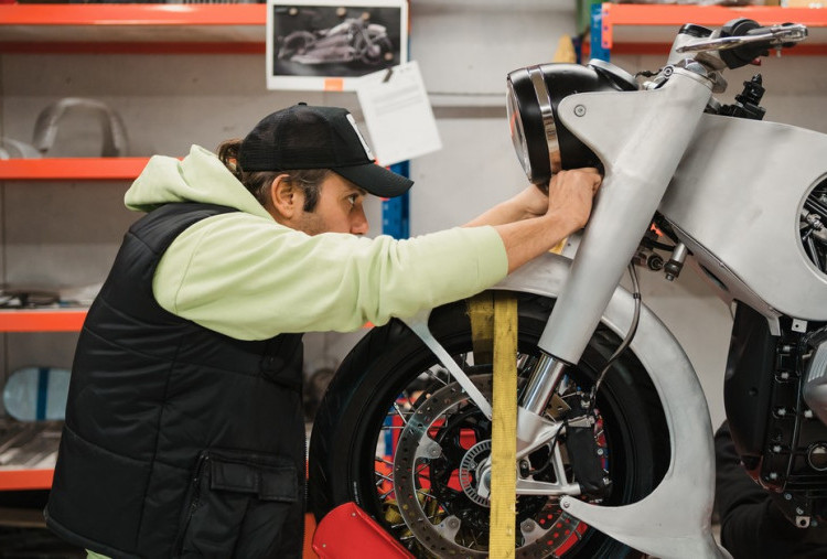 Motor Terendam Banjir, Ini Estimasi Biaya Servis dan Risiko Kerusakan yang Perlu Diwaspadai!