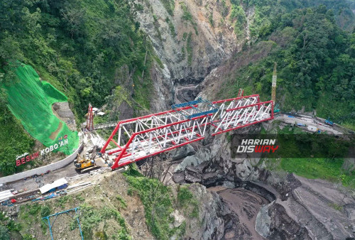 Bulan Depan, Jembatan Gladak Perak Beres