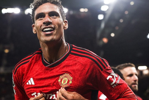 Varane Tinggalkan Manchester United di Akhir Musim, Banjir Air Mata di Old Trafford