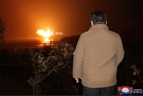 Dipantau Kim Jong Un, Korea Utara Luncurkan Roket Pembawa Satelit Mata-Mata