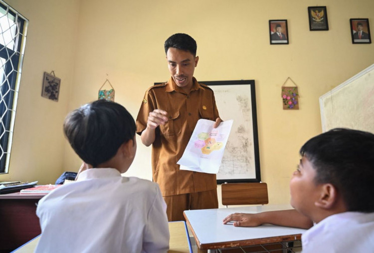 Tunjangan Guru Cair, Rp18 T Langsung Mengalir ke 1,6 Juta ASN Daerah