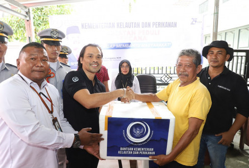 KKP Salurkan Bantuan Permakanan Untuk Korban Banjir Sumbar Berupa Produk Olahan Perikanan