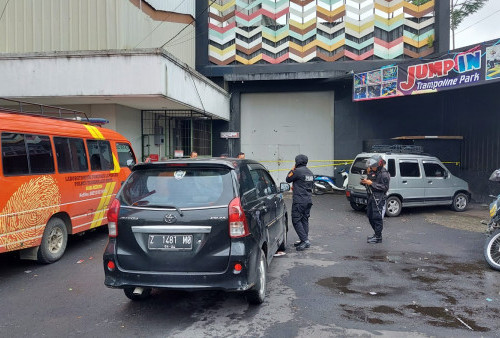 Diduga Jadi Tempat Pesta Miras, Salah Satu Cafe di Jalan HZ Mustofa Disegel Polisi