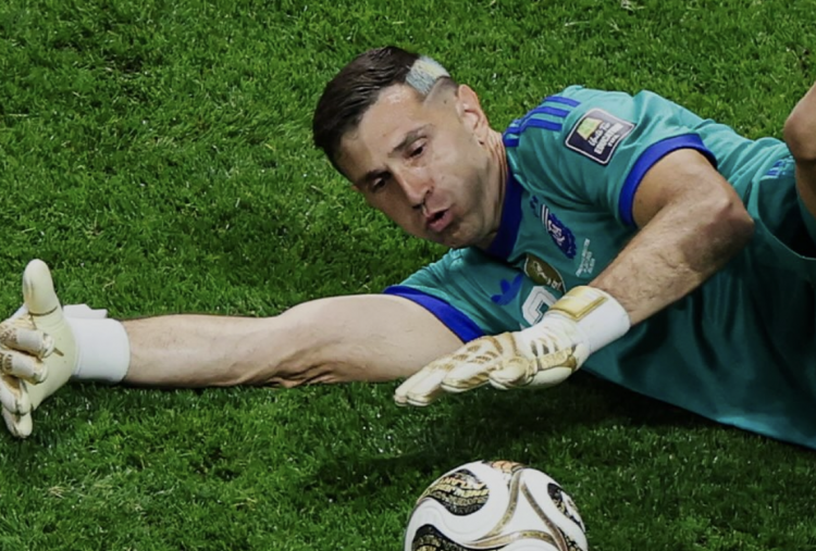 Chelsea Boyong Emiliano Martinez, Aston Villa Lepas Kiper Juara Dunia dengan Harga Murah