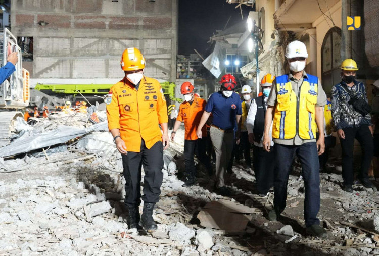 Prabowo Instruksikan Evaluasi Menyeluruh Bangunan Pesantren Usai Tragedi Al-Khoziny 