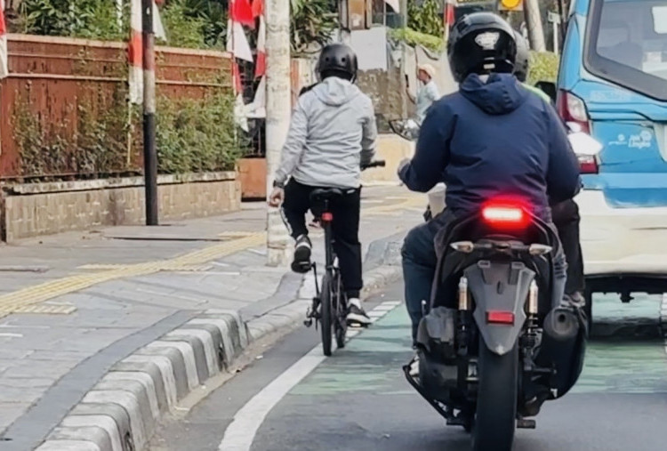 Dikuasai Motor dan Bajaj, Pemprov DKI Evaluasi Jalur Sepeda di Jalan Protokol