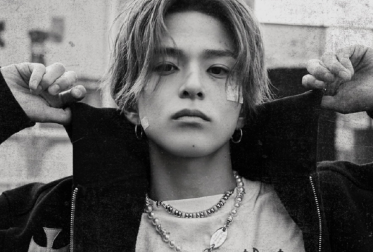 TREASURE Rilis Foto Teaser NEW WAV, Asahi dan Jeongwoo Usung Konsep Grunge