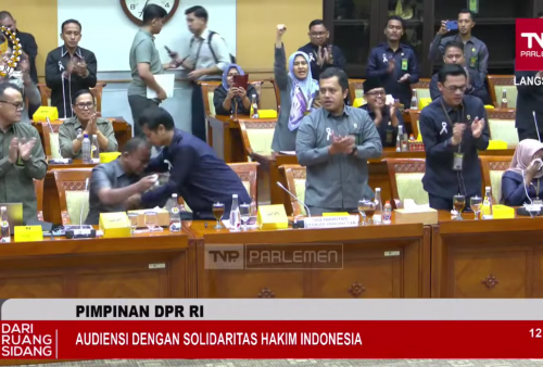 Prabowo Telepon Dasco saat Audiensi DPR, Janji Benahi Nasib Hakim Indonesia